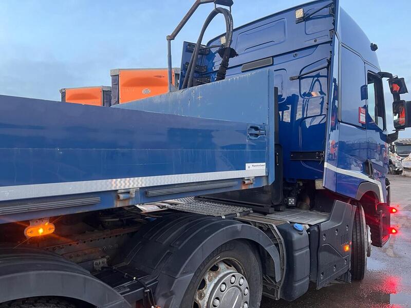 Renault with Dropside Crane Trailer 