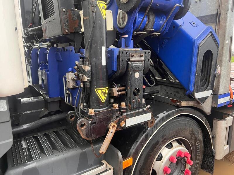 Scania Flat with 6 Extension Crane