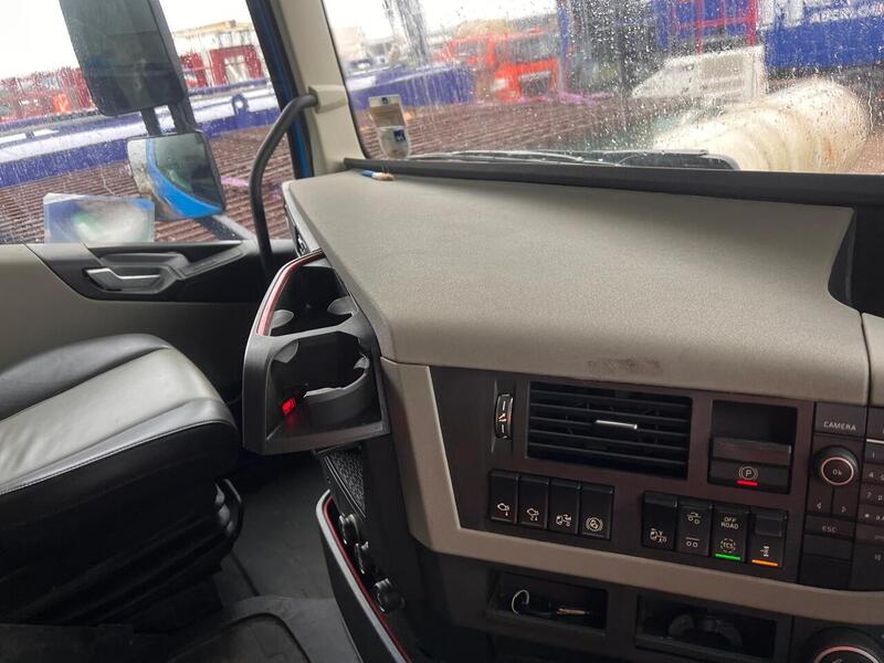 Volvo Globetrotter Mid Lift Tractor Unit