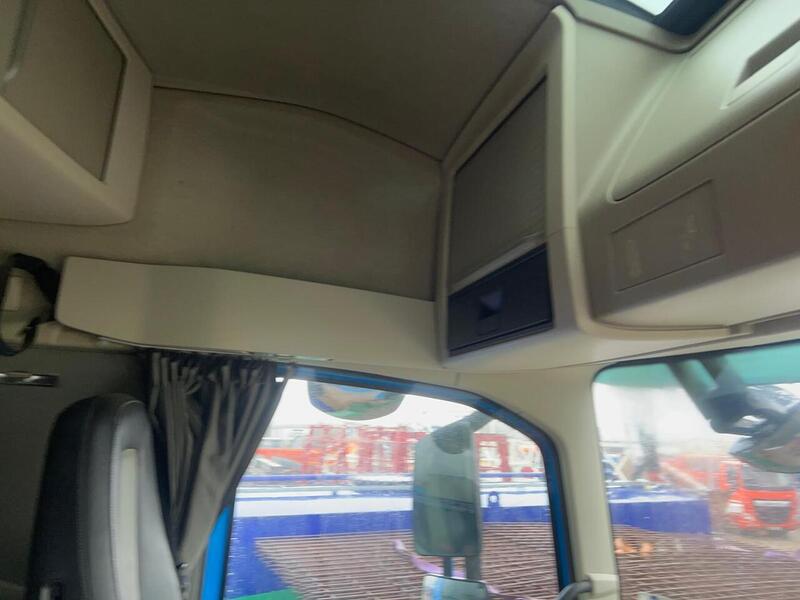 Volvo Globetrotter Mid Lift Tractor Unit