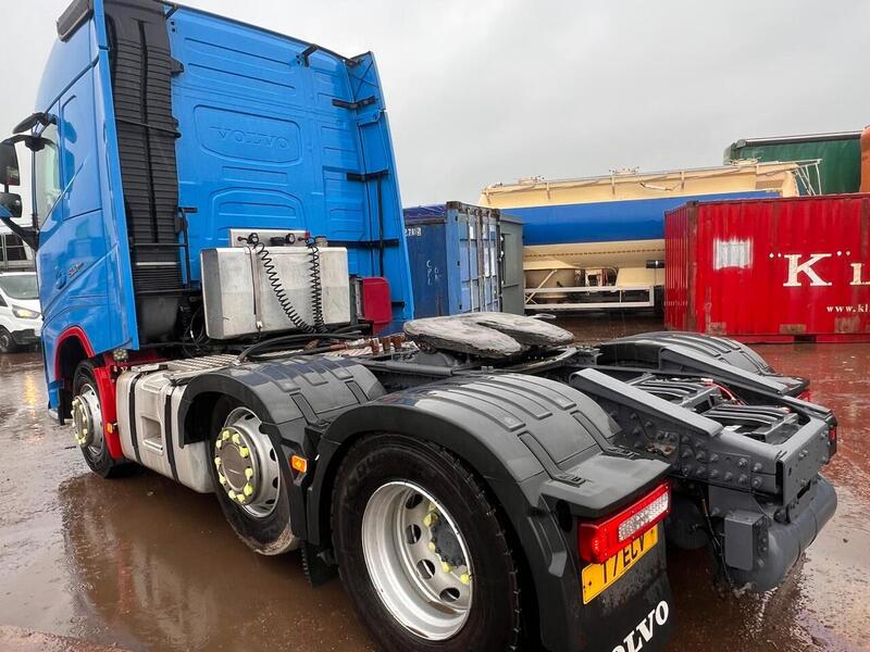 Volvo Globetrotter Mid Lift Tractor Unit