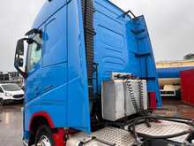 Volvo FH500 Globetrotter Mid Lift Tractor Unit 