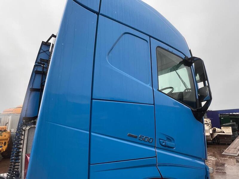Volvo Globetrotter Mid Lift Tractor Unit