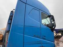 Volvo FH500 Globetrotter Mid Lift Tractor Unit 