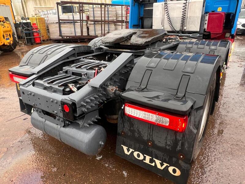 Volvo Globetrotter Mid Lift Tractor Unit