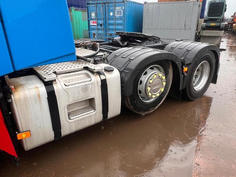 Volvo Globetrotter Mid Lift Tractor Unit