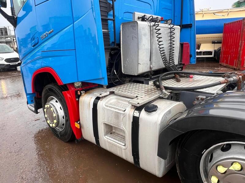 Volvo Globetrotter Mid Lift Tractor Unit