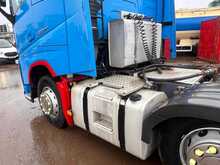 Volvo FH500 Globetrotter Mid Lift Tractor Unit 