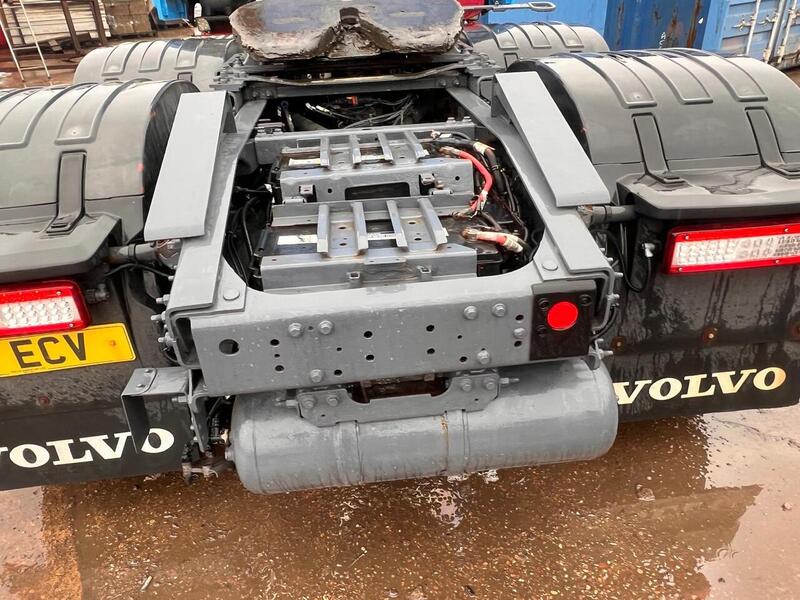 Volvo Globetrotter Mid Lift Tractor Unit