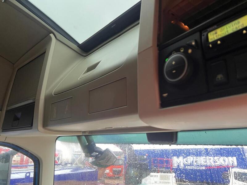 Volvo Globetrotter Mid Lift Tractor Unit