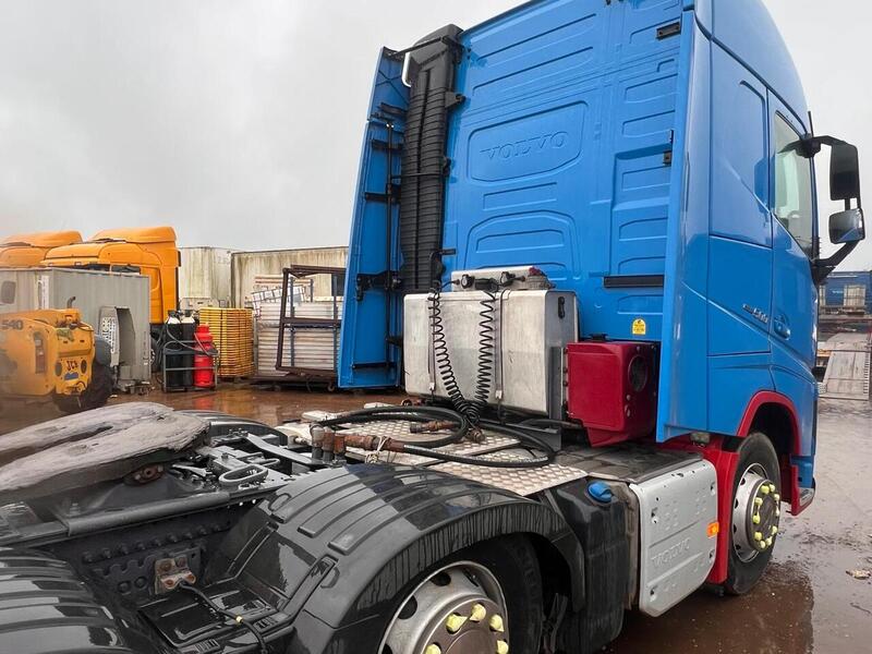 Volvo Globetrotter Mid Lift Tractor Unit