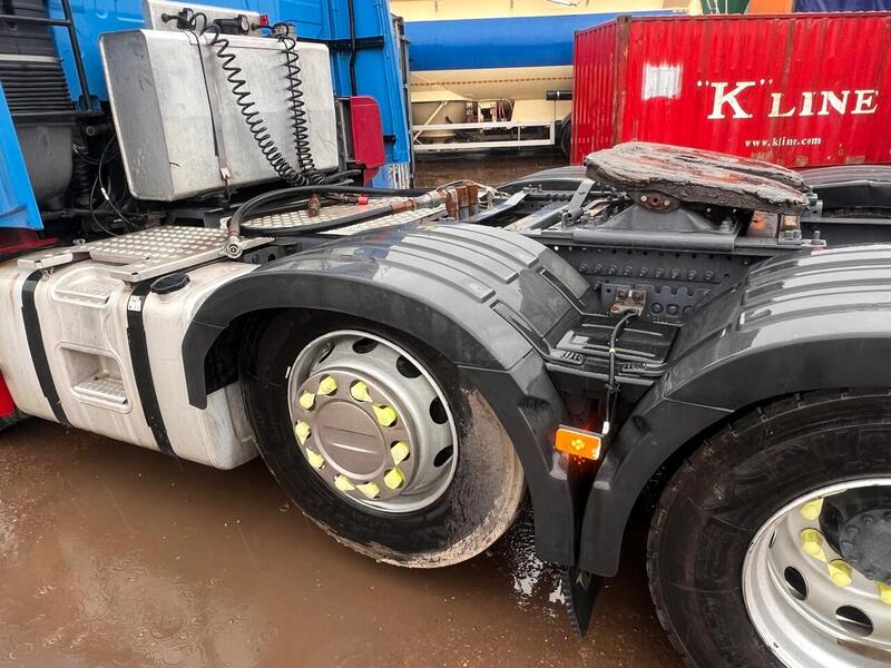 Volvo Globetrotter Mid Lift Tractor Unit