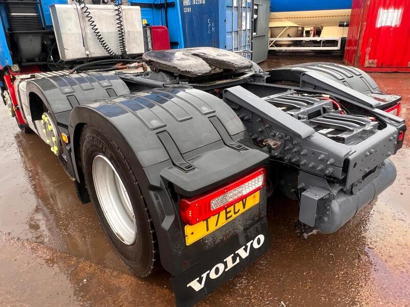 Volvo Globetrotter Mid Lift Tractor Unit
