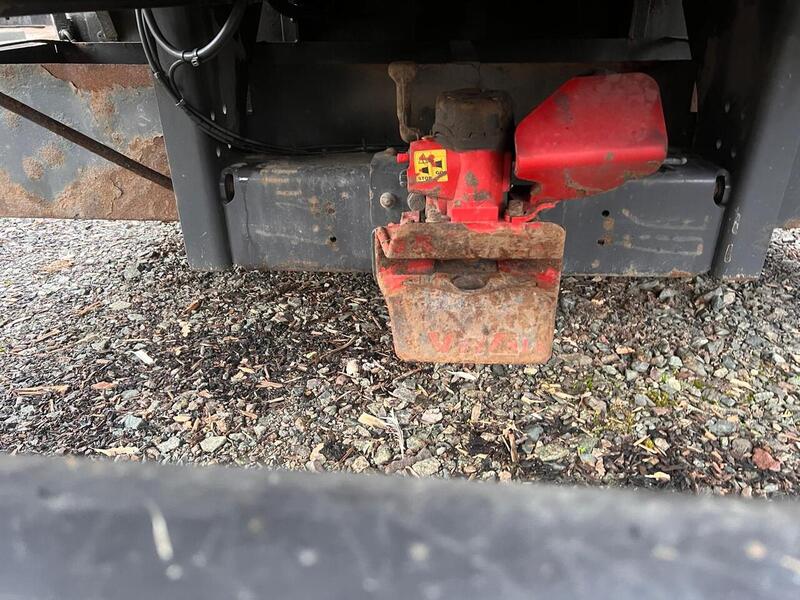 Volvo 460 Fitted with Fassi F660 6 Extension Crane 