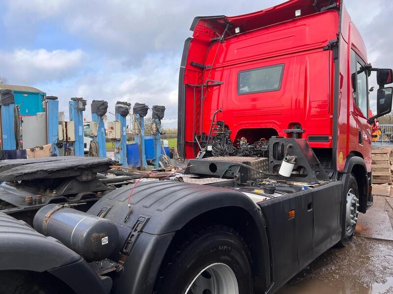 Scania 6x2 Rear Lift Tractor Unit