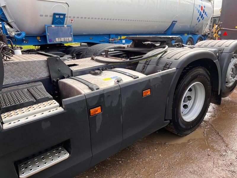 Scania 6x2 Rear Lift Tractor Unit
