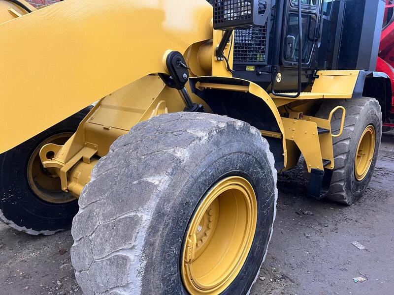 Caterpillar Loading Shovel