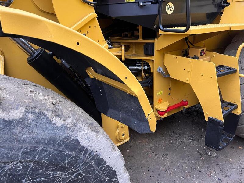 Caterpillar Loading Shovel