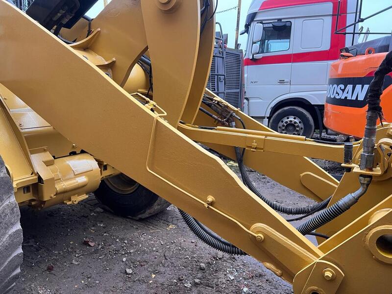 Caterpillar Loading Shovel