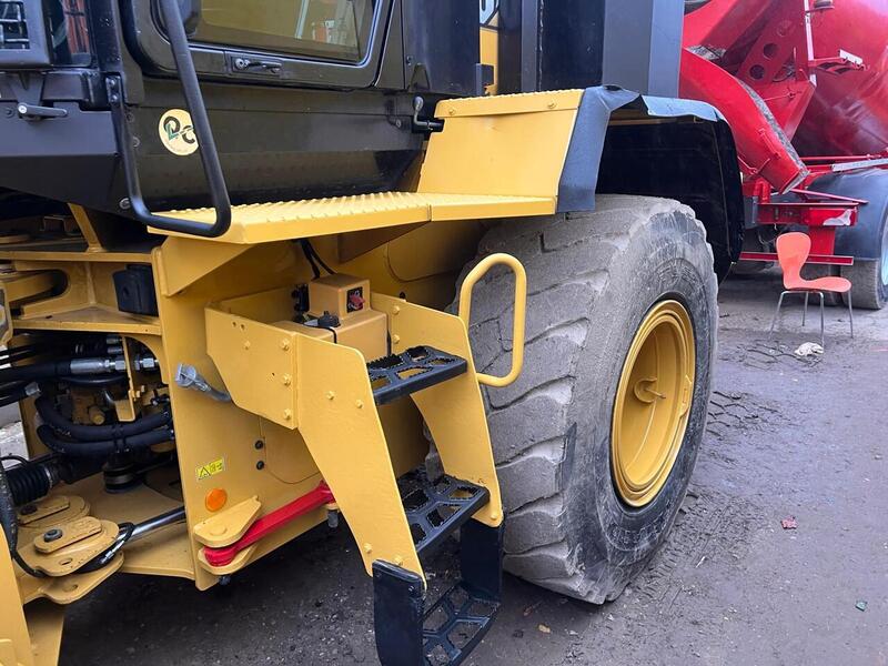 Caterpillar Loading Shovel