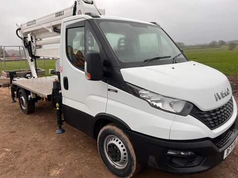 Fitted with 21m Man Lift