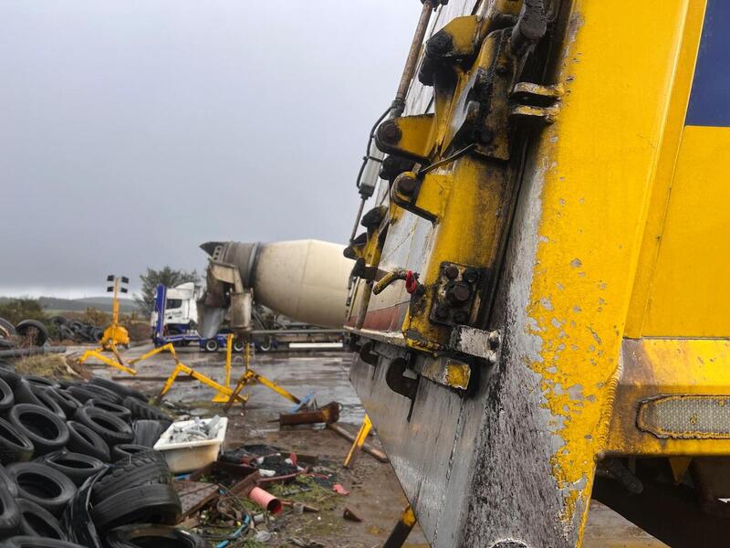 DAF 410 Tipper Mixer Demount