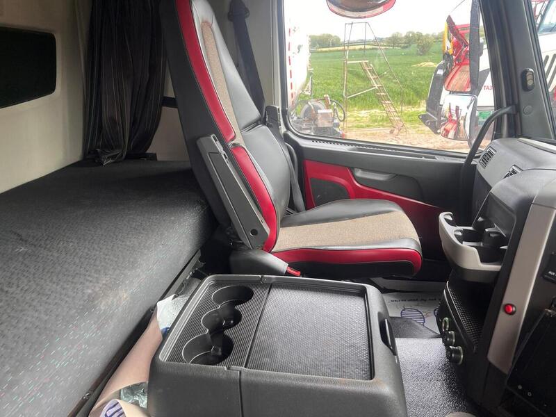 Volvo 460 Fitted with Fassi F660 Crane