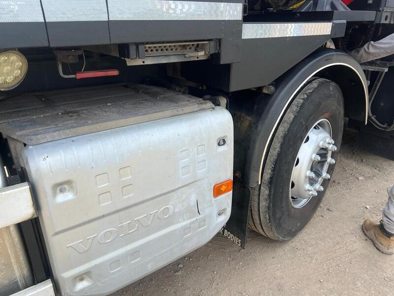 Volvo 460 Fitted with Fassi F660 Crane