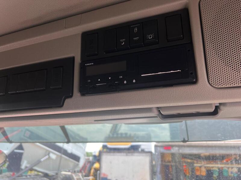 Volvo 460 Fitted with Fassi F660 Crane