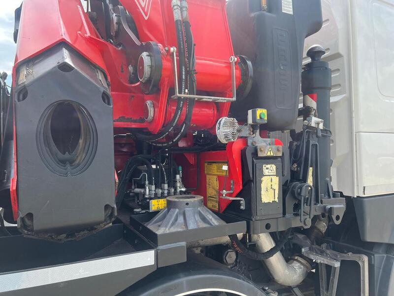 Volvo 460 Fitted with Fassi F660 Crane