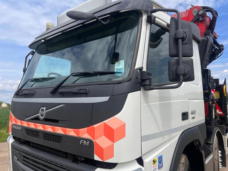 Volvo 460 Fitted with Fassi F660 Crane