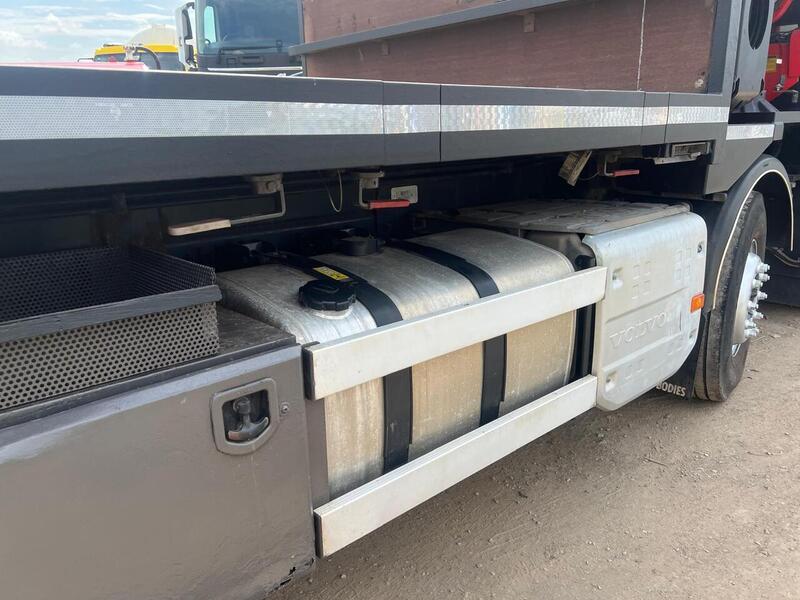 Volvo 460 Fitted with Fassi F660 Crane