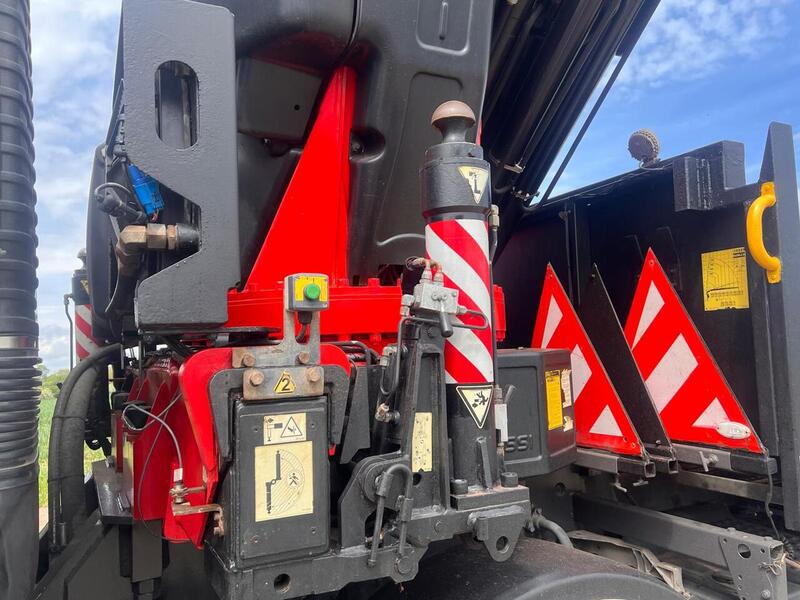 Volvo 460 Fitted with Fassi F660 Crane