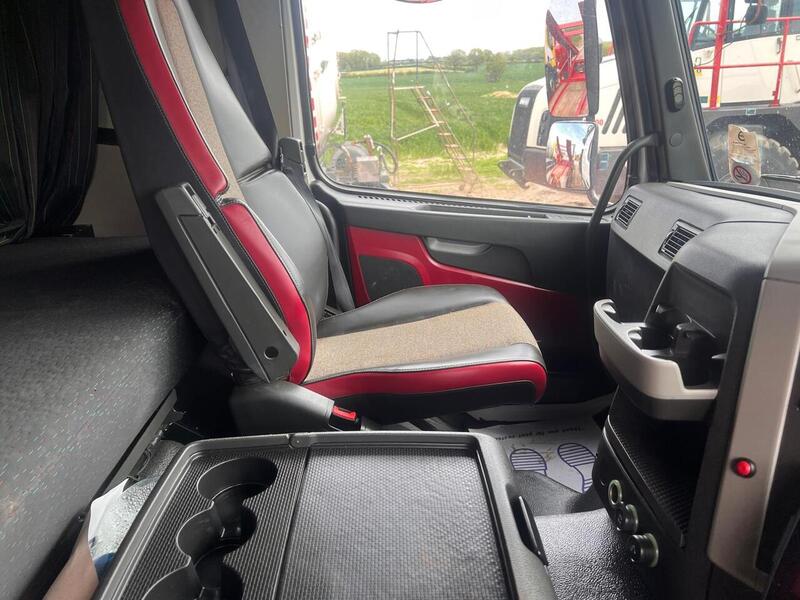 Volvo 460 Fitted with Fassi F660 Crane