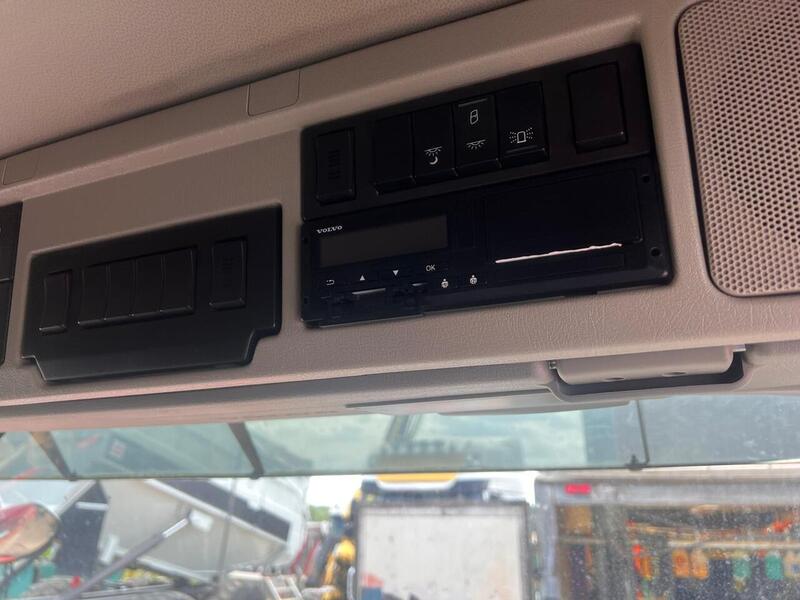 Volvo 460 Fitted with Fassi F660 Crane