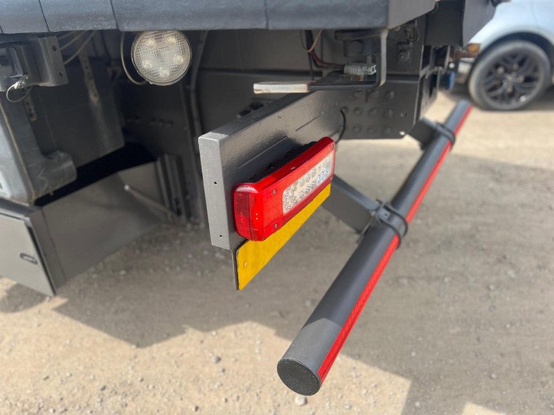 Volvo 460 Fitted with Fassi F660 Crane