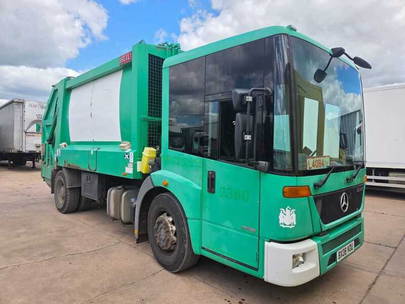 Mercedes-Benz Refuge Truck 