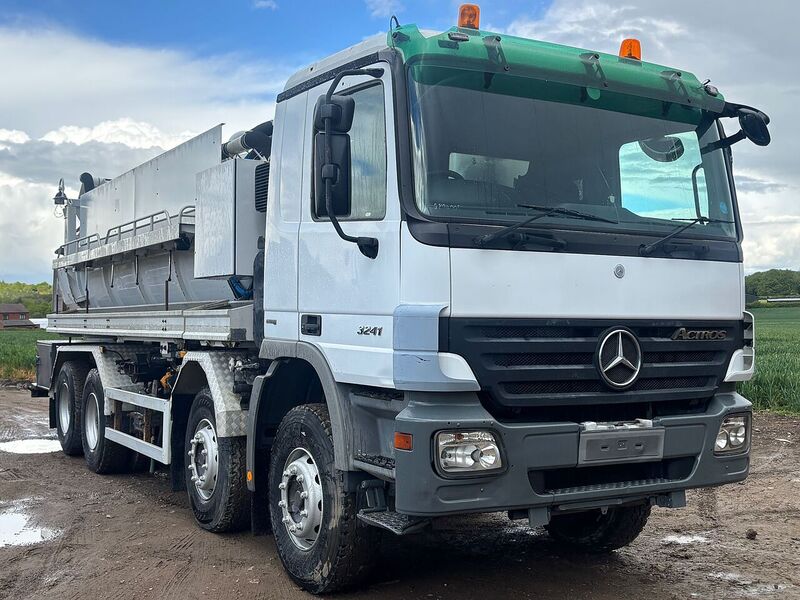 Mercedes-Benz 3241 Jetter & Recyler Tanker