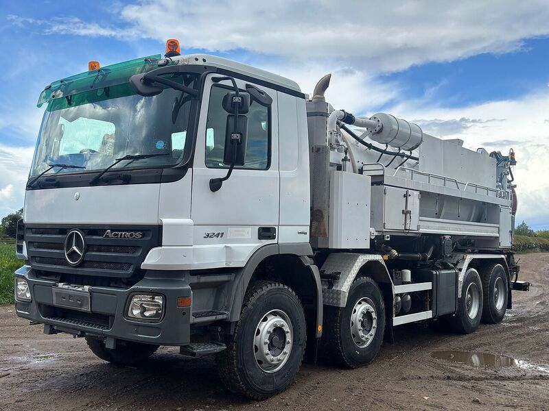 Mercedes-Benz 3241 Jetter & Recyler Tanker