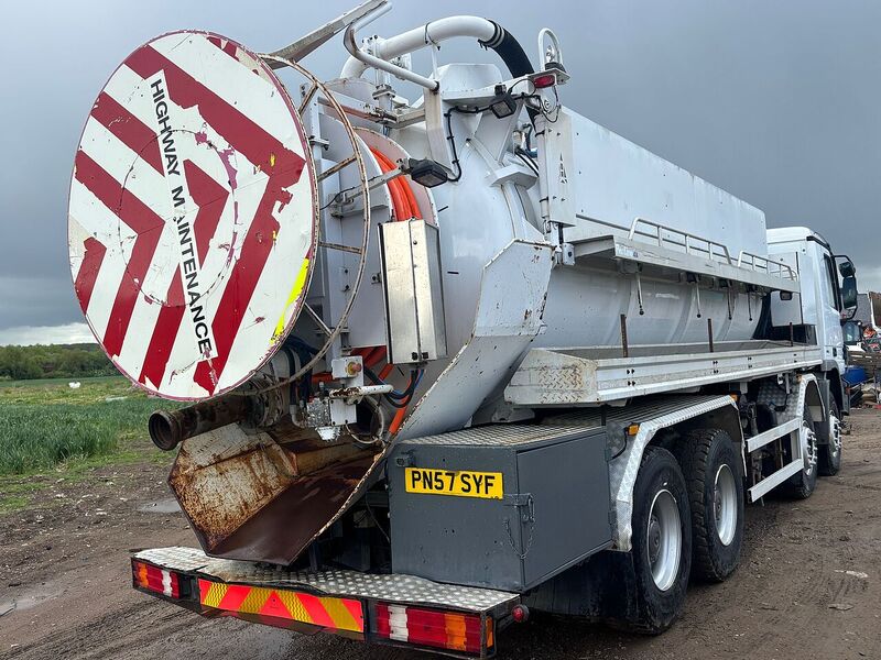 Mercedes-Benz 3241 Jetter & Recyler Tanker