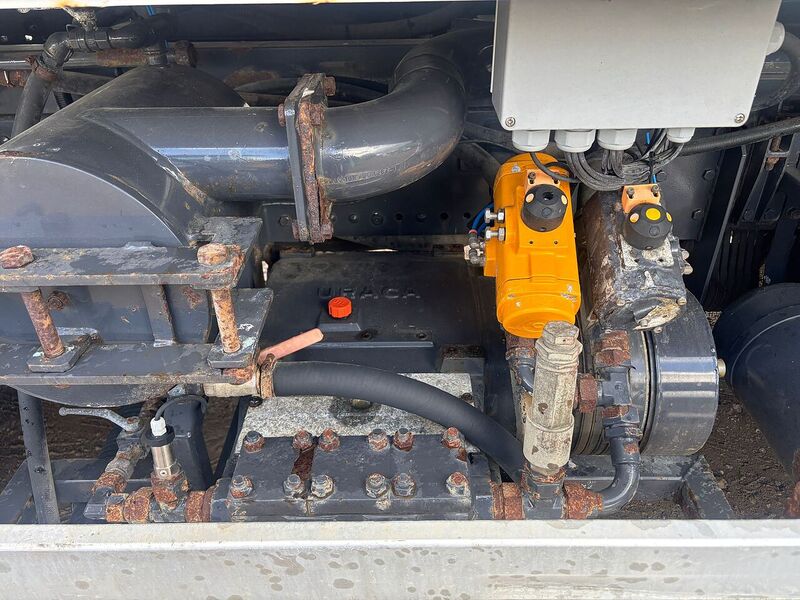 Mercedes-Benz 3241 Jetter & Recyler Tanker