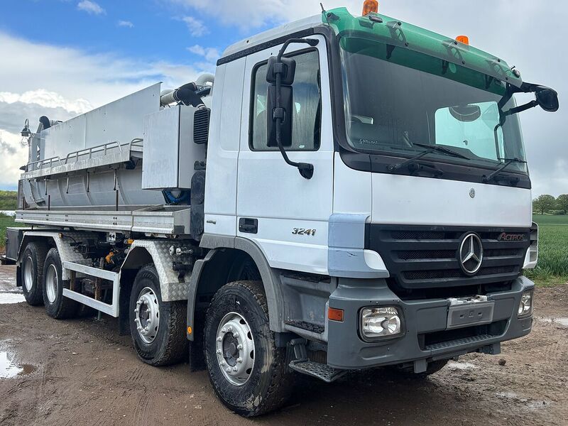 Mercedes-Benz 3241 Jetter & Recyler Tanker