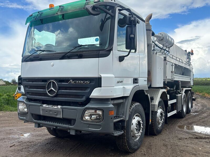 Mercedes-Benz 3241 Jetter & Recyler Tanker