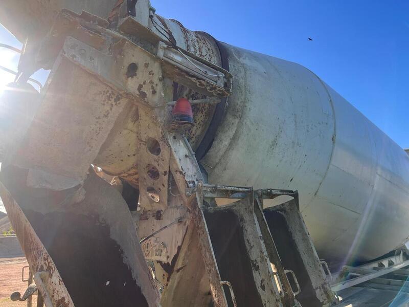 Mercedes-Benz 3240 Concrete Mixer