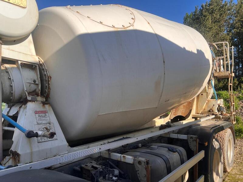 Mercedes-Benz 3240 Concrete Mixer