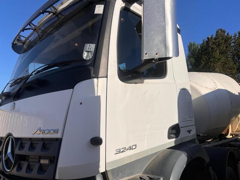 Mercedes-Benz 3240 Concrete Mixer
