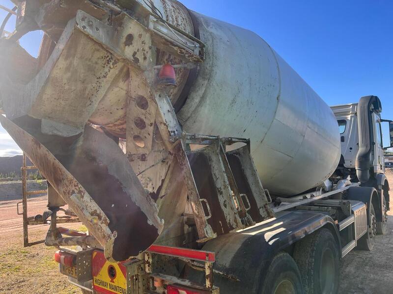 Mercedes-Benz 3240 Concrete Mixer
