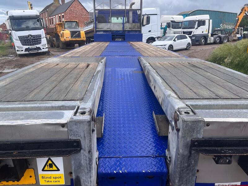 Volvo 320HP 26 Ton Beavertail