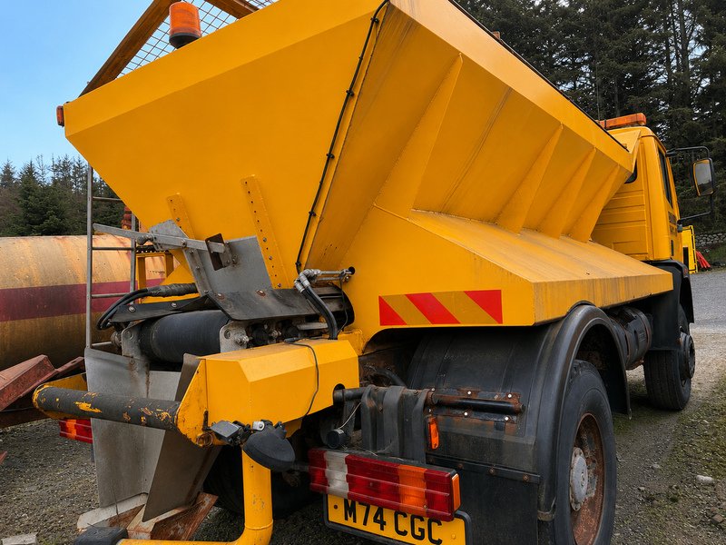 Mercedes-Benz Gritter Truck