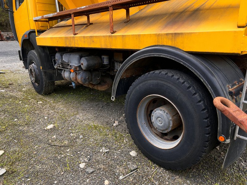 Mercedes-Benz Gritter Truck